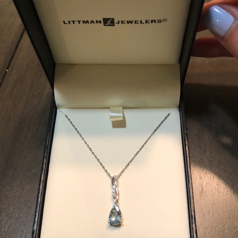 Beautiful aquamarine necklace. Never worn!